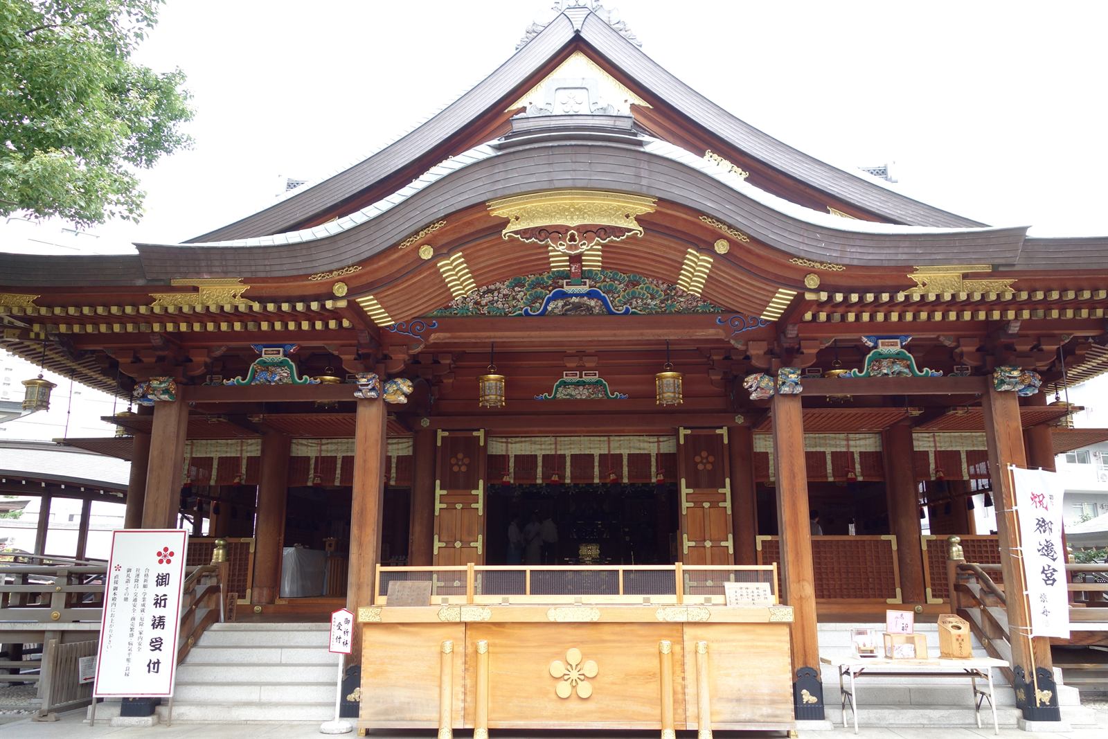 Yushima Tenmangu worship hall